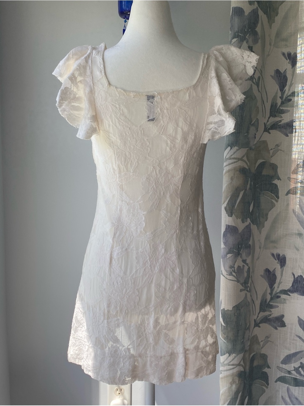 Free People Sheer White Floral Lace Dress With Flutter Sleeves XS Boho Fairy - Picture 3 of 8